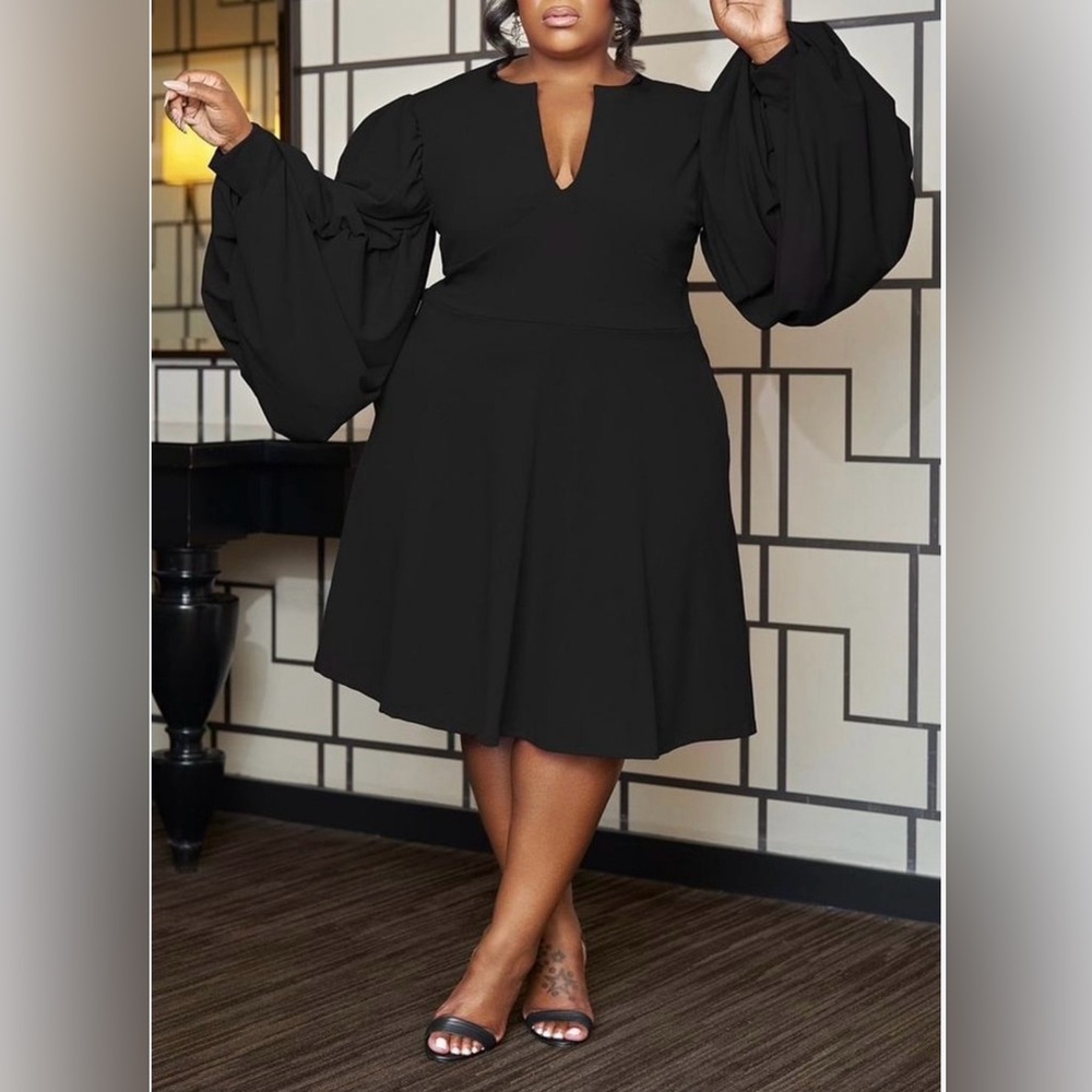 NWT XPLUSWEAR Plus Size Casual Dress Black Solid VNeck Lantern Sleeve Midi Dress